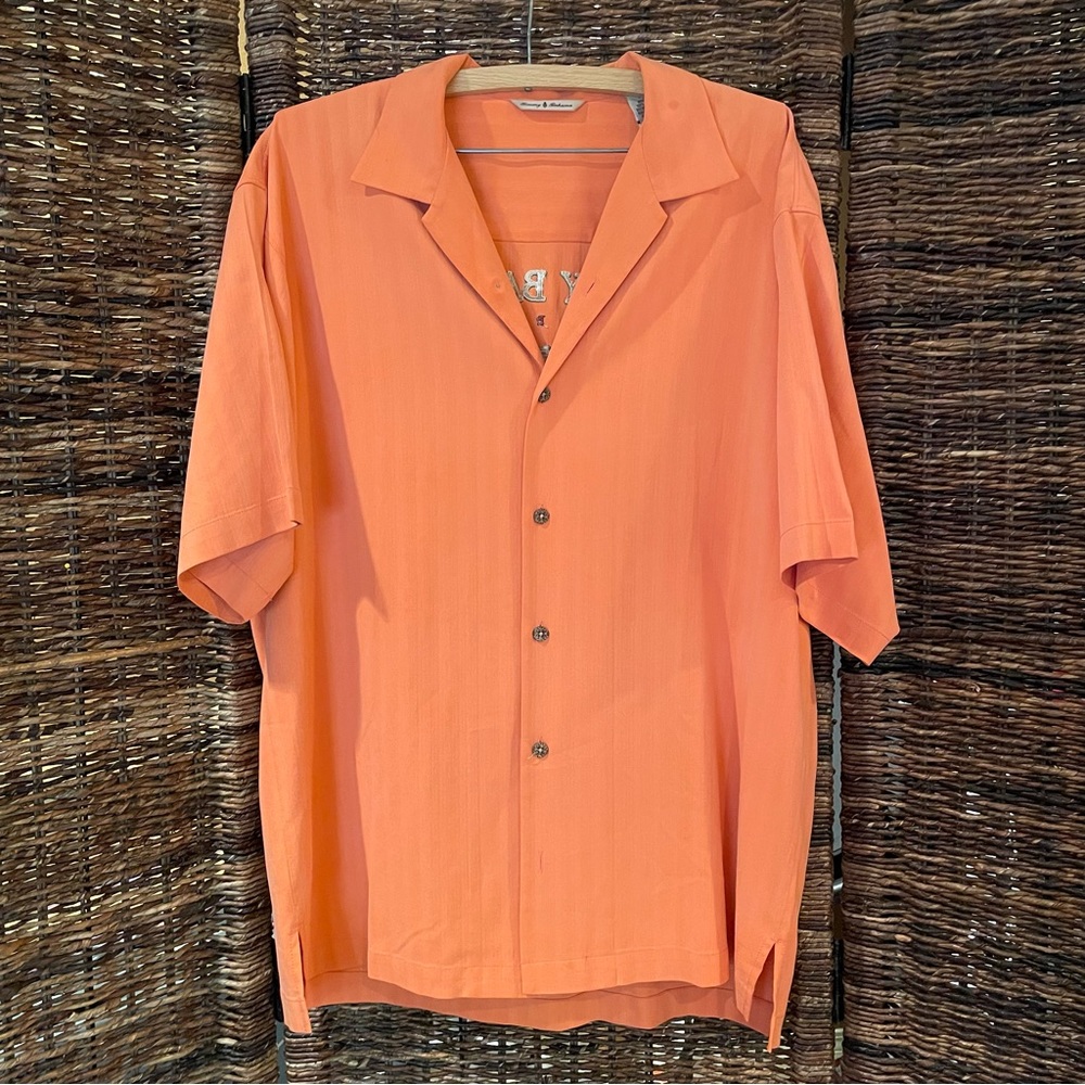 Tommy Bahama men’s, salmon, silk, embroidered shirt M.